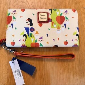 ✨ Dooney & Bourke x Disney Snow White Zip Around Wristlet Wallet NWT ✨